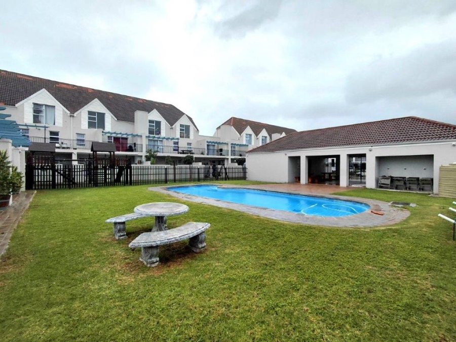 1 Bedroom Property for Sale in Whispering Pines Western Cape